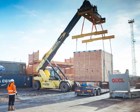 Williams Shipping boosts logistics and container operations with reachstacker from Briggs