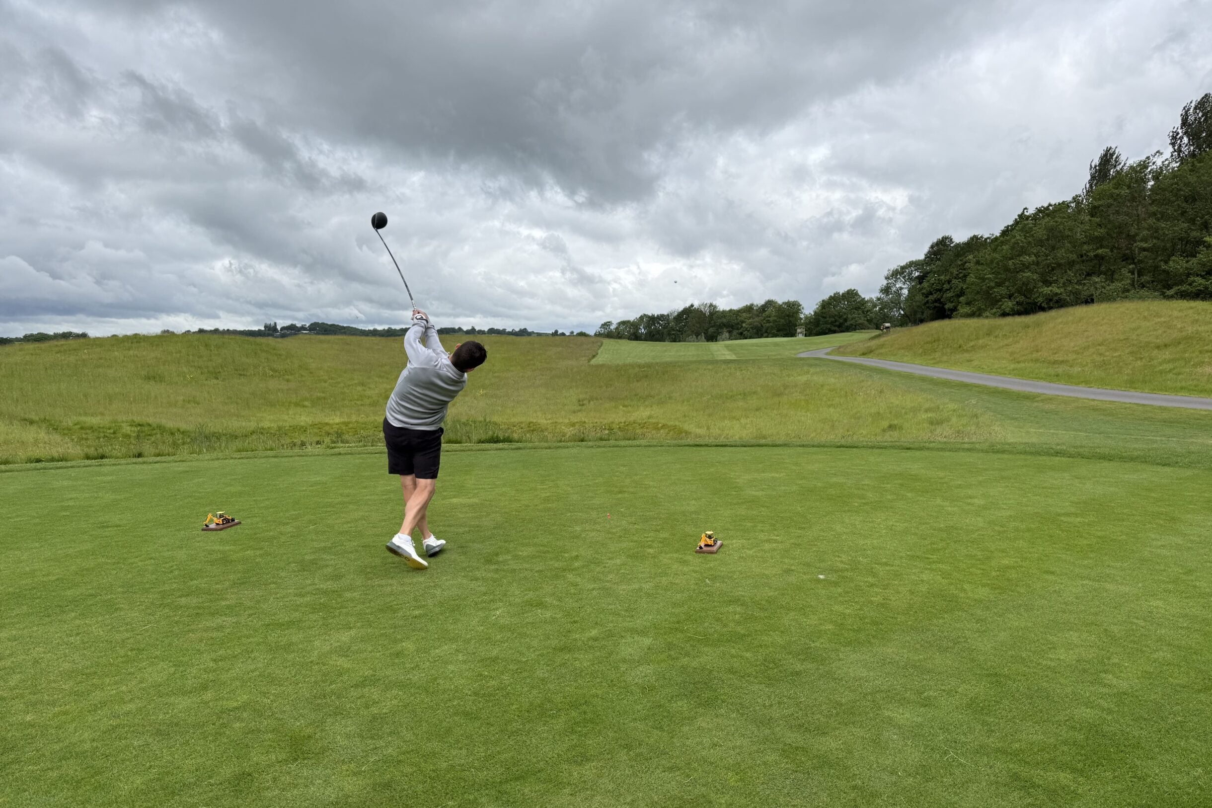 Briggs Equipment Raises £7,120 for St Giles Hospice at JCB Golf Days
